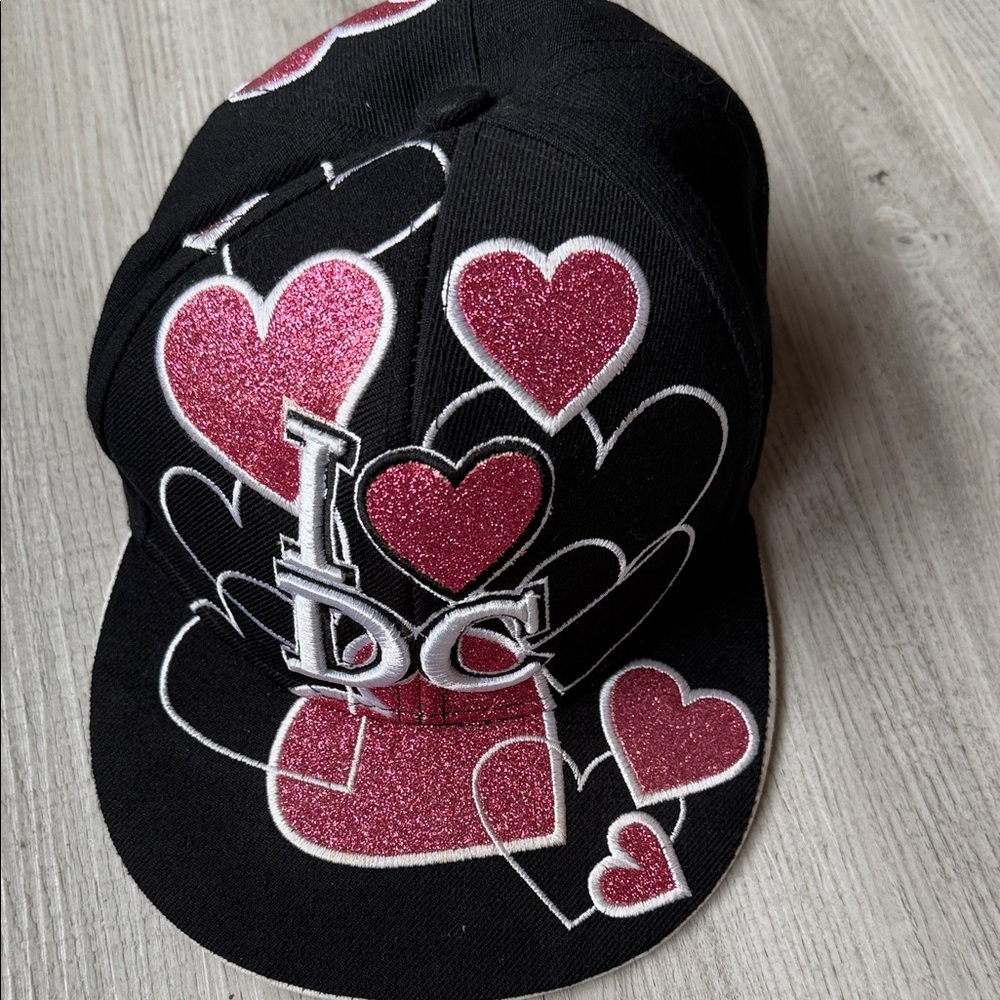 Black and Pink Heart Embroidered Cap - Picture 10 of 10